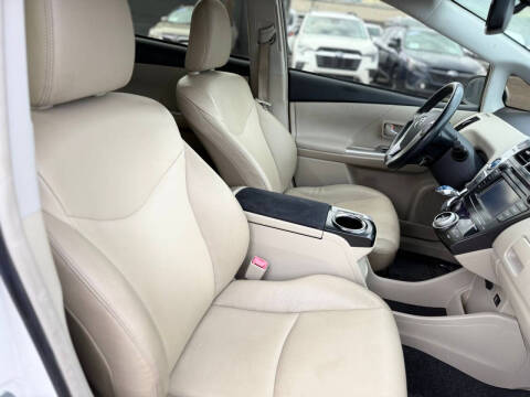 2013 Toyota Prius v Five