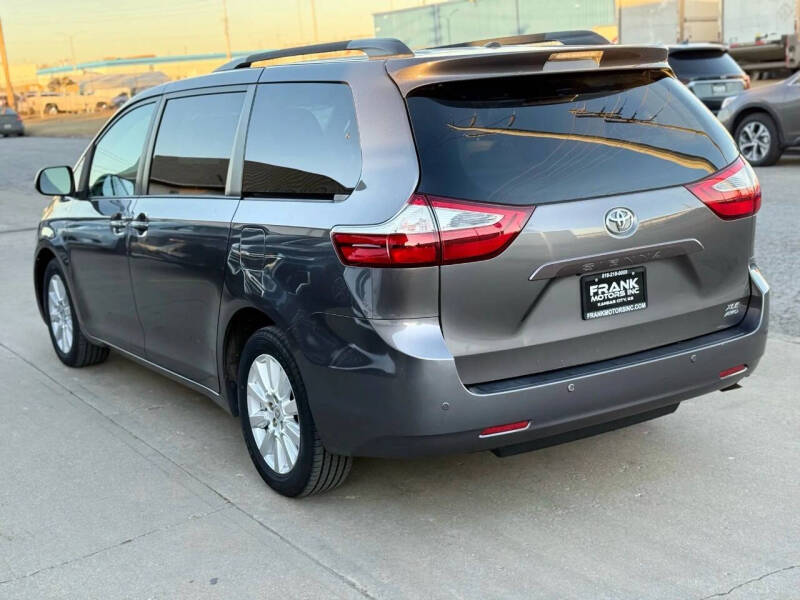 2017 Toyota Sienna XLE Premium 7-Passenger
