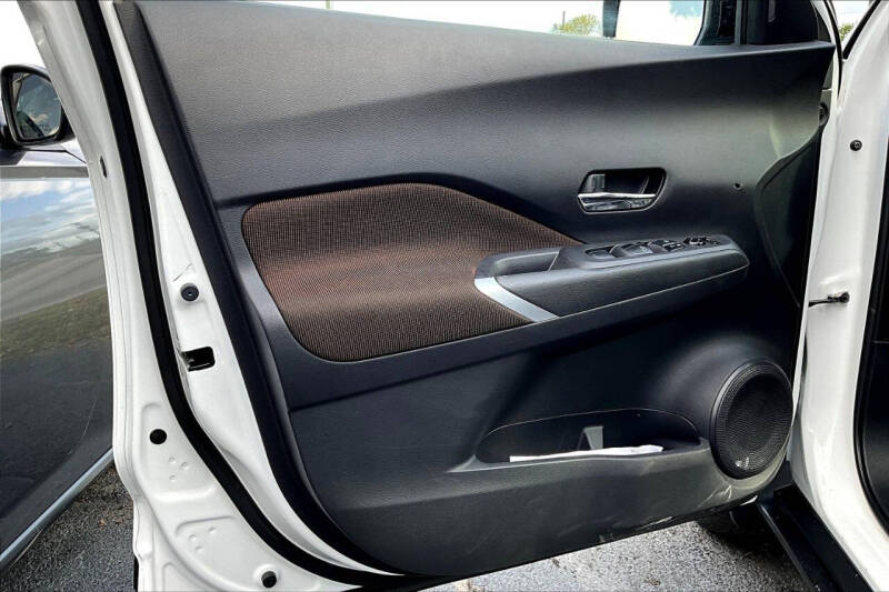 2022 Nissan Kicks SR