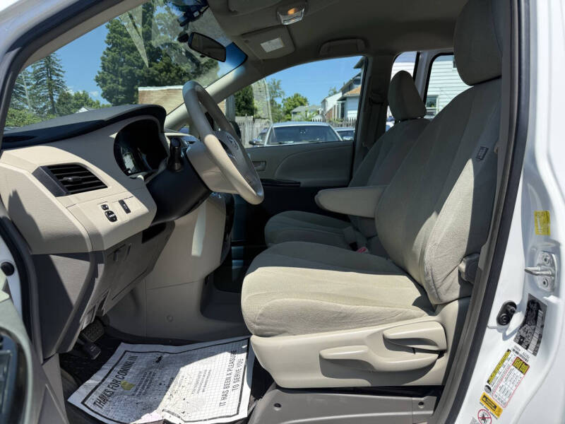 2011 Toyota Sienna Base 7-Passenger
