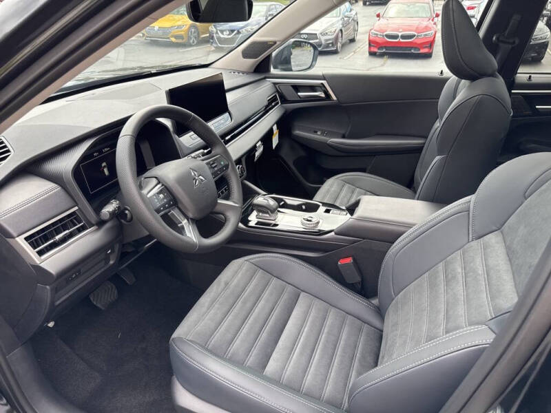 2025 Mitsubishi Outlander SE