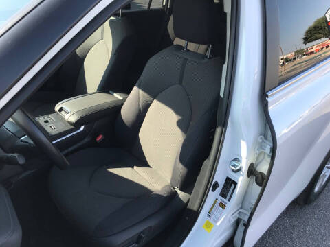 2024 Toyota Highlander LE