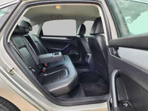 2012 Volkswagen Passat SE PZEV