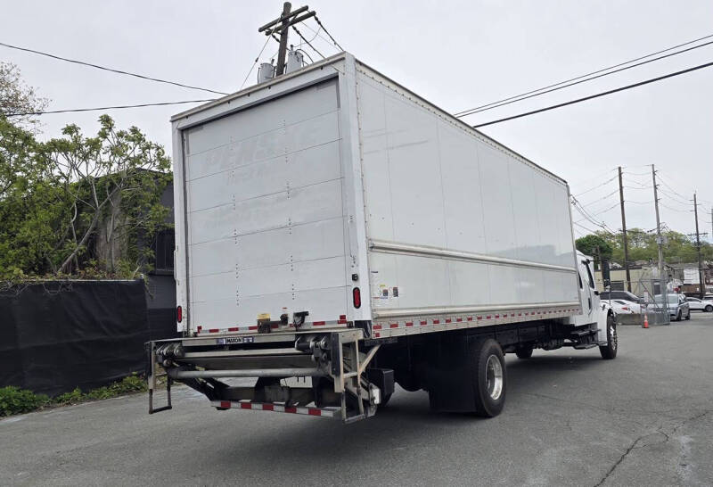 2022 Freightliner M2 106