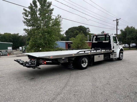 2023 Freightliner M2 106
