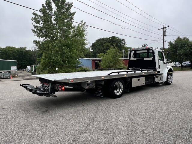 2023 Freightliner M2 106