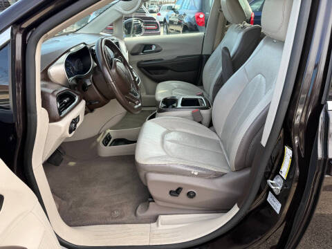 2017 Chrysler Pacifica Touring-L Plus