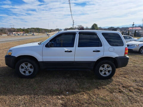 2006 Ford Escape for sale at CAR-MART AUTO SALES in Maryville TN