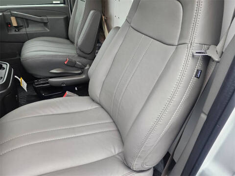 2025 Chevrolet Express 2500