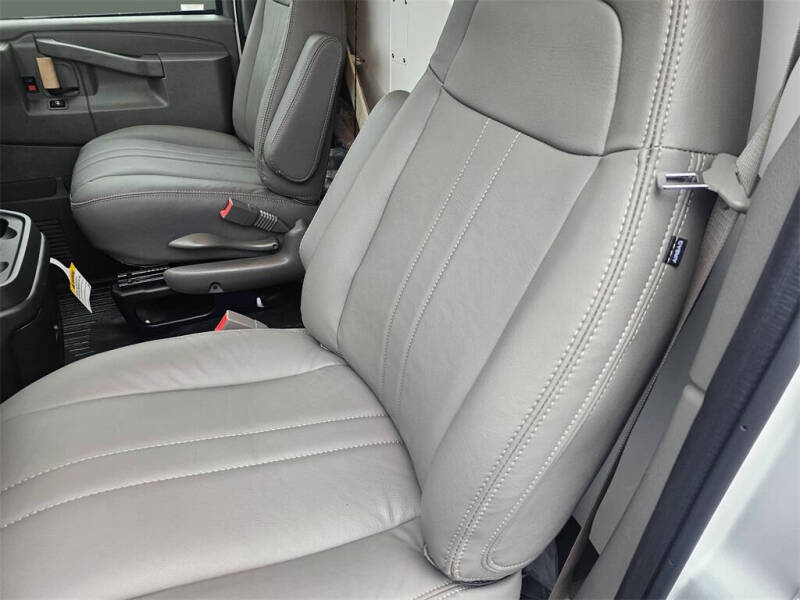 2025 Chevrolet Express 2500