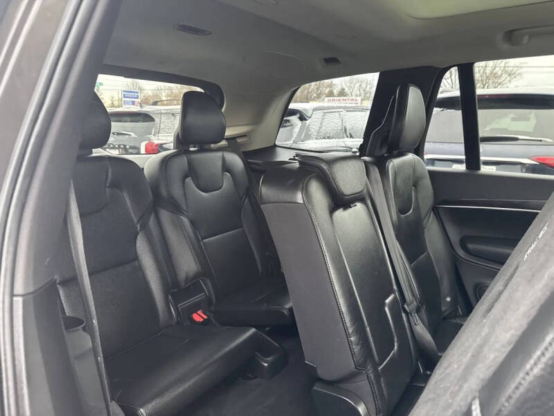 2018 Volvo XC90 T6 Momentum