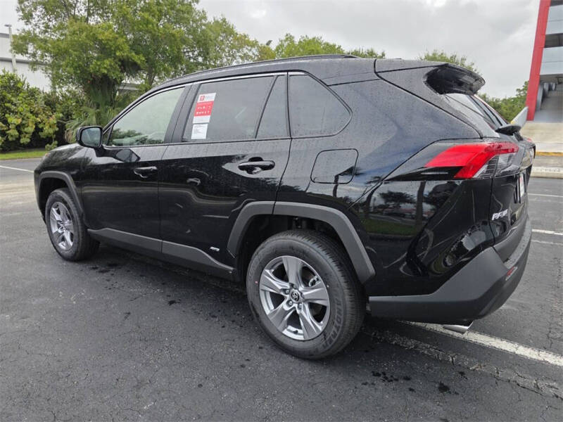 2025 Toyota RAV4 Hybrid LE