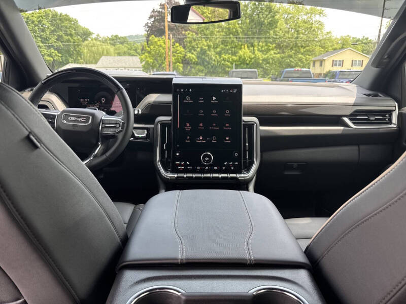 2025 GMC Yukon Elevation