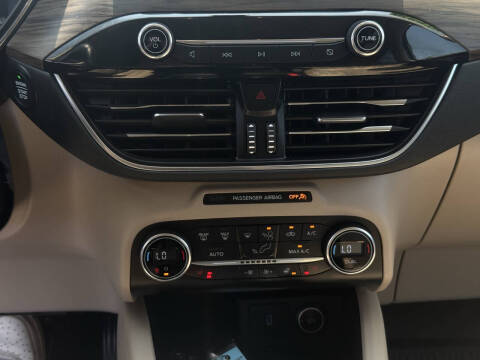 2020 Ford Escape Hybrid Titanium