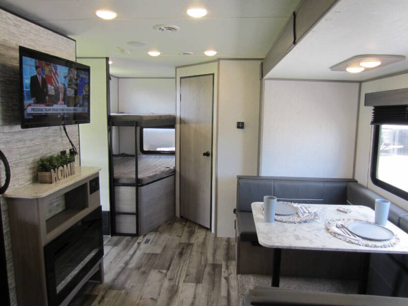 2022 Coleman Lantern Series 242BH