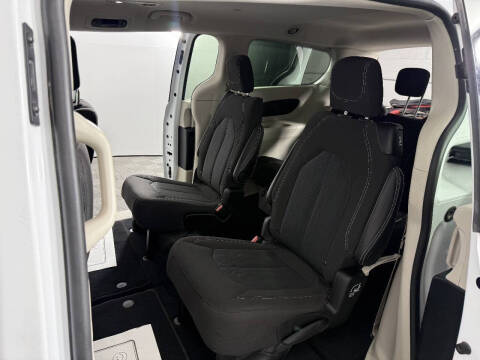 2024 Chrysler Voyager LX