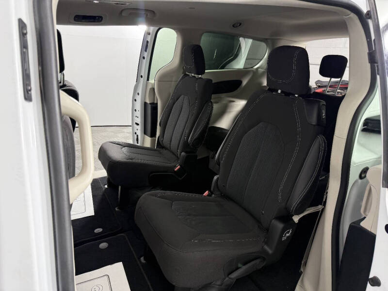 2024 Chrysler Voyager LX