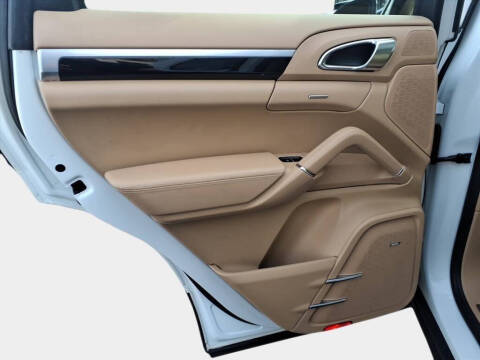 2014 Porsche Cayenne Platinum