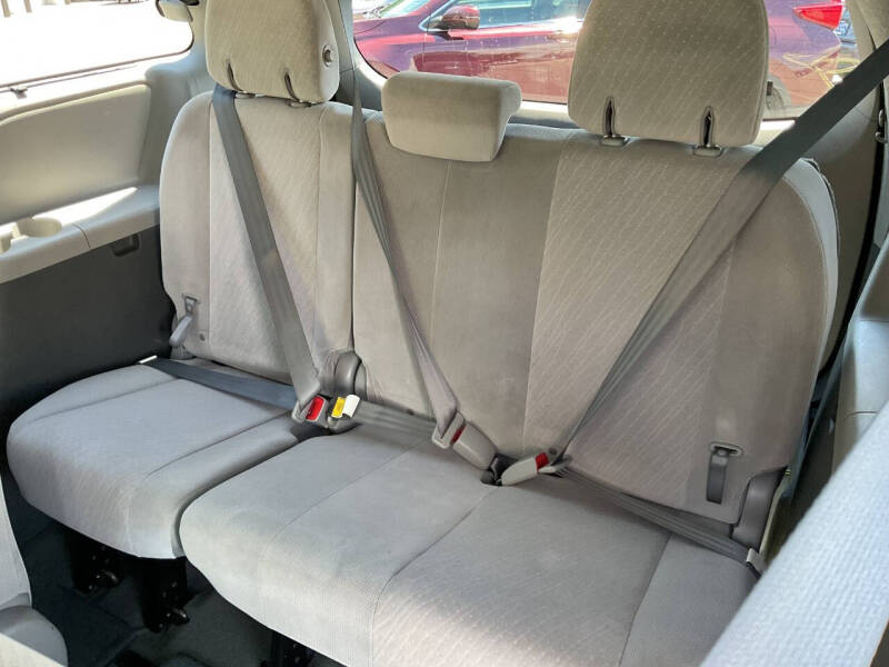 2017 Toyota Sienna LE 7-Passenger