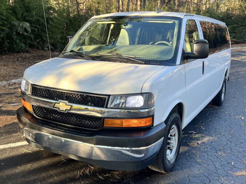 2017 Chevrolet Express Passenger LS's photo