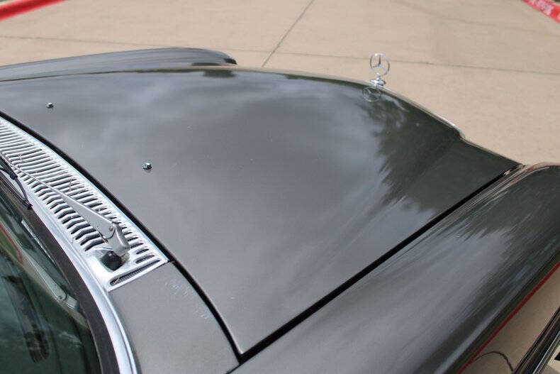 1976 Mercedes-Benz 300-Class