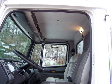 2002 Freightliner FL70