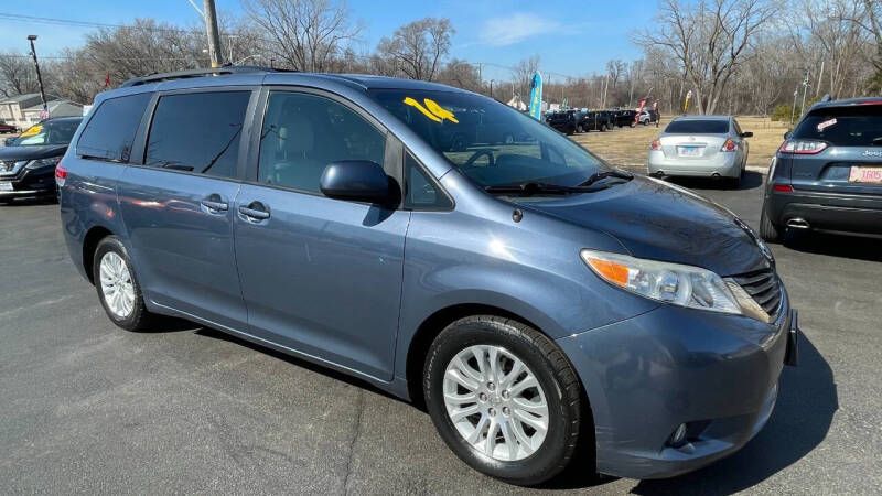 2014 Toyota Sienna for sale at North American Credit Inc. in Waukegan IL