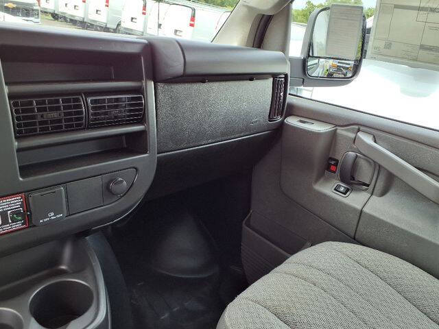2025 Chevrolet Express 3500