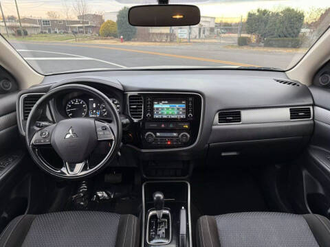 2017 Mitsubishi Outlander ES