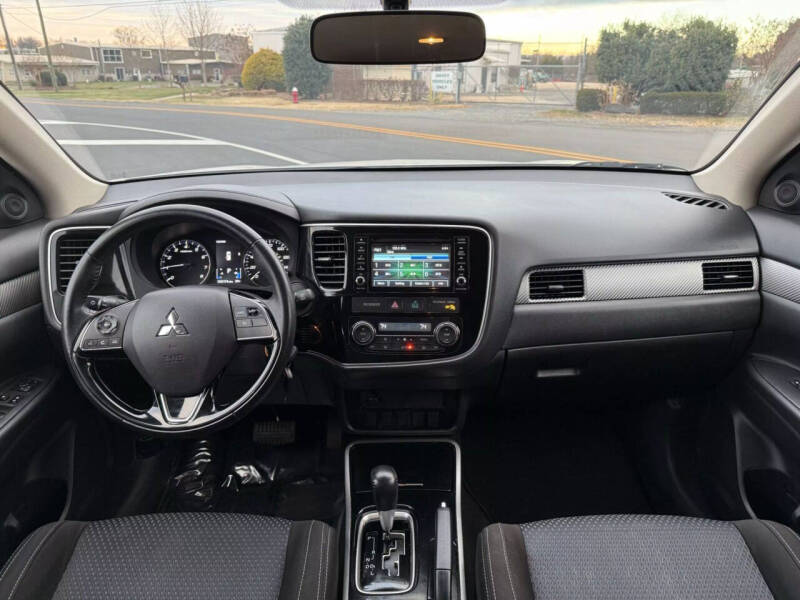 2017 Mitsubishi Outlander ES