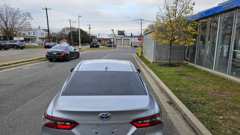 2021 Toyota Camry Hybrid LE