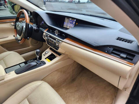 2015 Lexus ES 300h