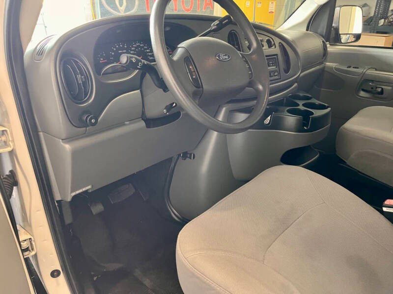 2006 Ford E-Series E-350 SD XLT