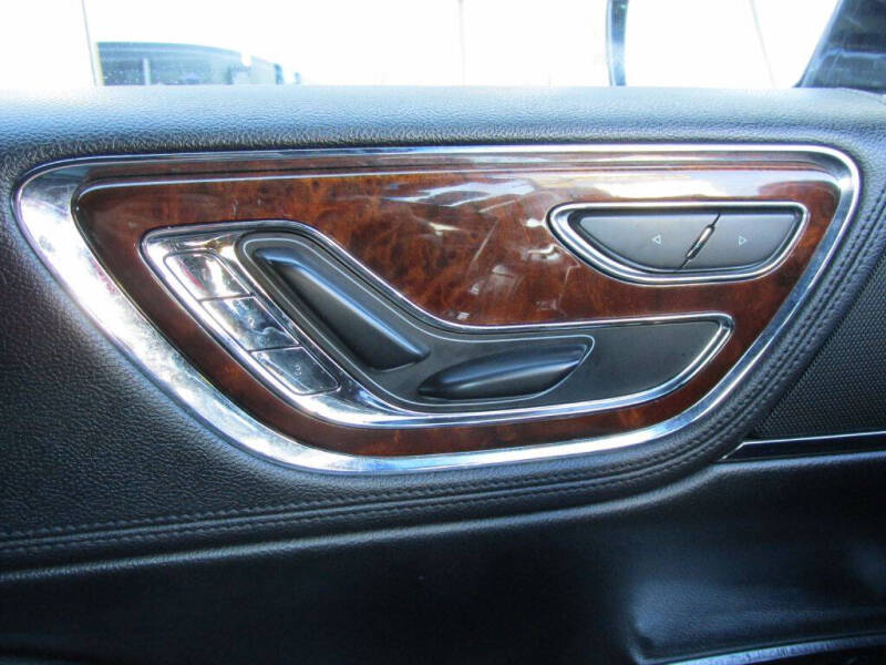 2018 Lincoln Continental Select