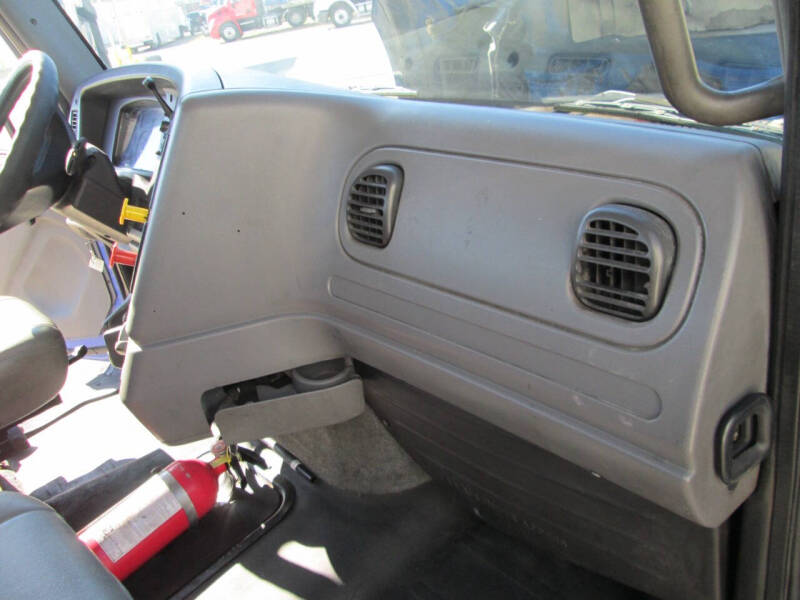 2011 Freightliner Business class M2