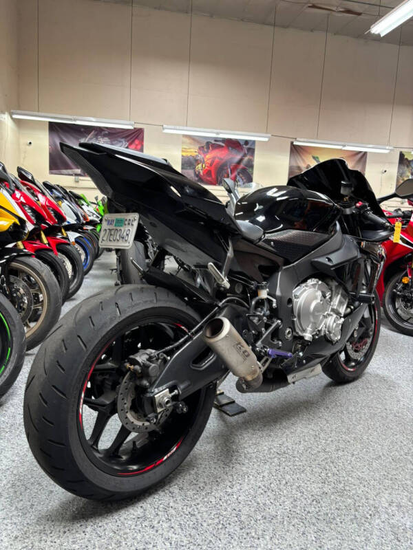 2015 Yamaha YZF-R1