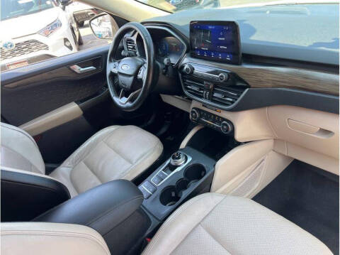 2020 Ford Escape Titanium