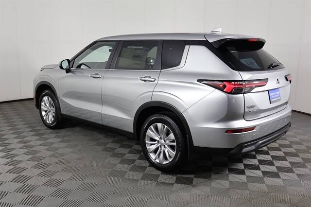 2026 Mitsubishi Outlander ES