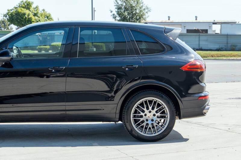 2017 Porsche Cayenne Platinum Edition