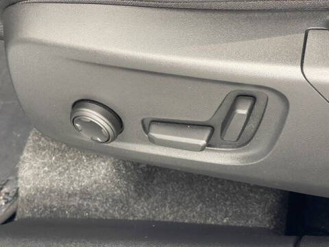 2024 Volvo XC40 B5 Plus Bright Theme