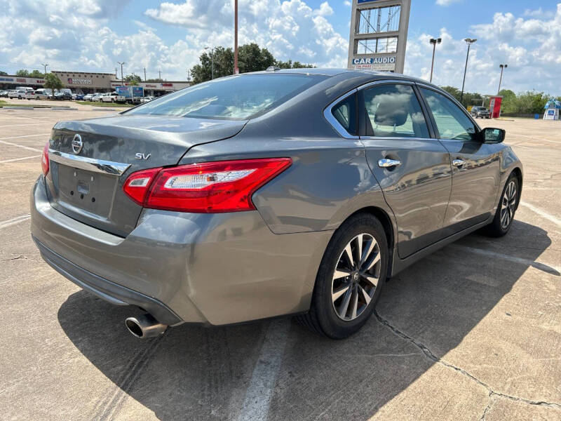 2017 Nissan Altima S photo 14