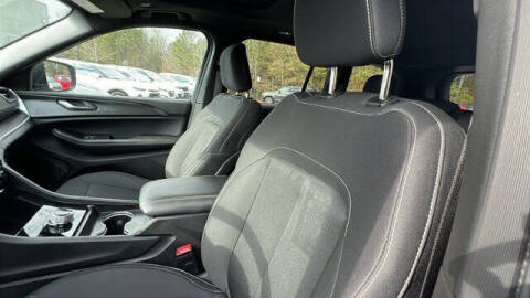 2024 Jeep Grand Cherokee Laredo X