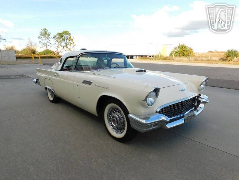 1957 Ford Thunderbird
