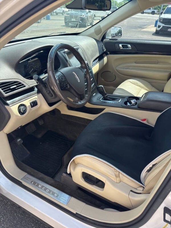 2018 Lincoln MKT Reserve