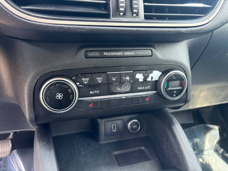 2020 Ford Escape SE