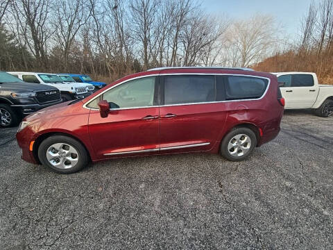 2017 Chrysler Pacifica Touring-L Plus