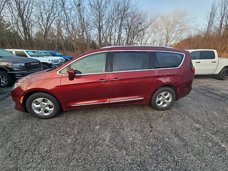 2017 Chrysler Pacifica Touring-L Plus