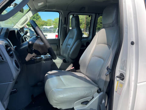 2009 Ford E-Series E-350 SD XLT