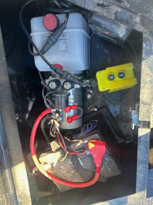 2026 Iron Bull 16' DeckOver (Drop Sides) Dump