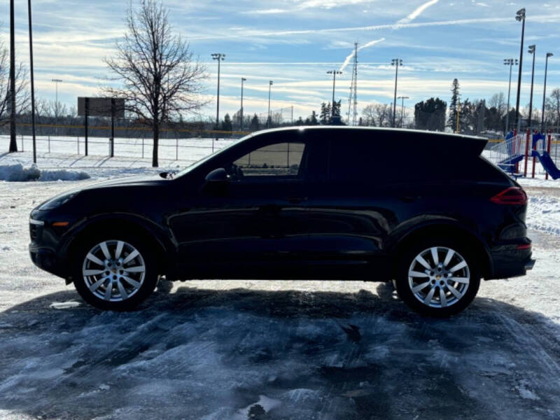 2017 Porsche Cayenne Platinum Edition